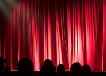 Teatro Extremo estreia 'Combustível' no FestLuso no Brasil