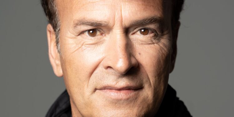 Tony Carreira leva milhares de fãs ao Festival da Saudade