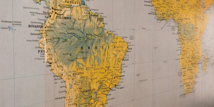 Brasil pede à Venezuela salvo-condutos para opositores refugiados em Caracas