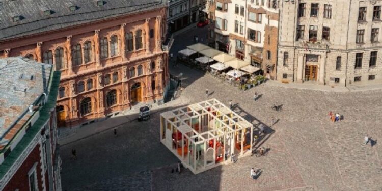 Arte urbana com assinatura portuguesa transforma Praça Dome em Riga