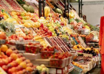 'Pacote' de 63 produtos desce, mas há alimentos que encareceram mais