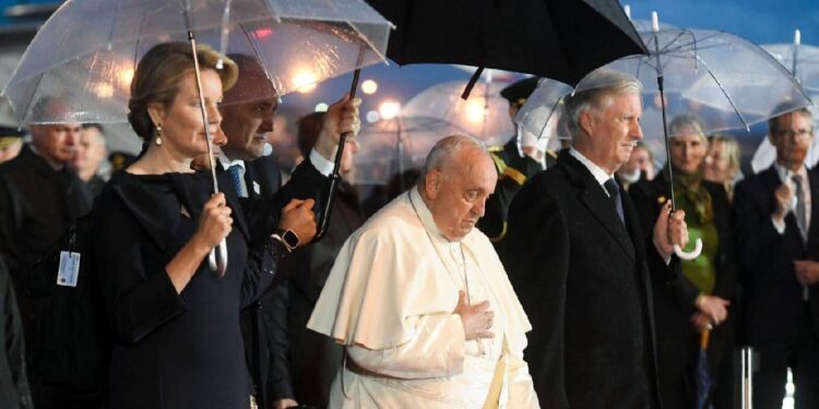 Papa Francisco diz que abusos a menores são a vergonha da Igreja católica