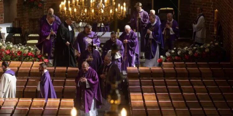 Polónia realizou funeral de Estado para 700 vítimas do nazismo