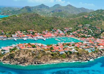 Há uma ilha paradisíaca onde metade da população é portuguesa, come-se bacalhau e ouve-se fado