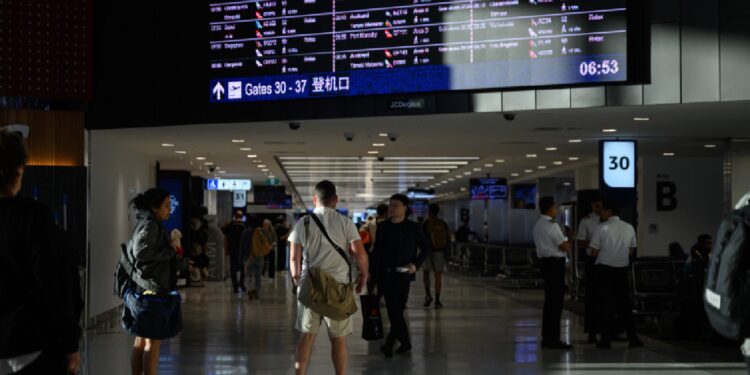 Passageiro paga 5 mil euros em combustível após obrigar voo a desviar