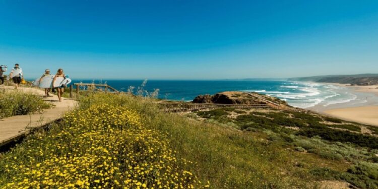 Peso das exportações de turismo no PIB é elevado em Portugal