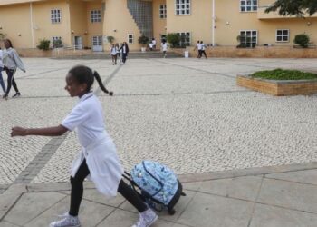 Escola Portuguesa de Luanda melhorou infraestrututuras e terá quadro próprio de docentes
