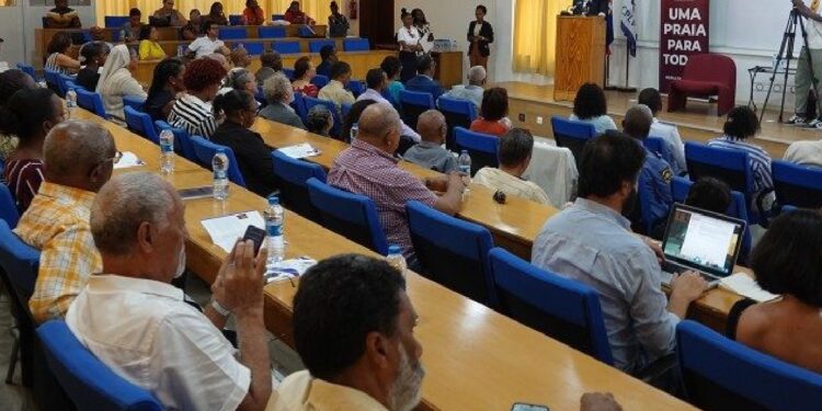 Escritores de língua portuguesa reunidos na Cidade da Praia