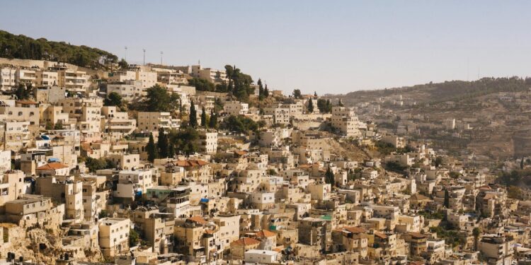 Governo pede aos portugueses para que "não se desloquem" ao Médio Oriente