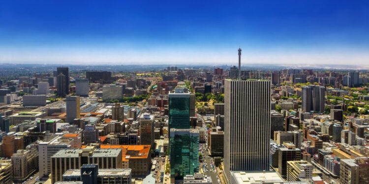 Três em cada cinco jovens africanos ponderam emigrar nos próximos 3 anos