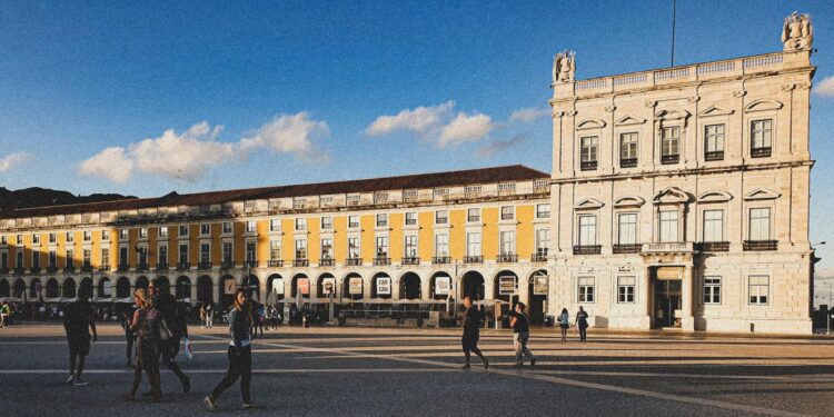 Maioria dos portugueses quer menos imigrantes e menos emigrantes