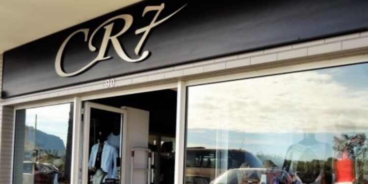 Lojas de marca de Ronaldo fecham