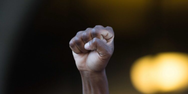 Estado da Califórnia aprova leis para compensar vítimas de racismo