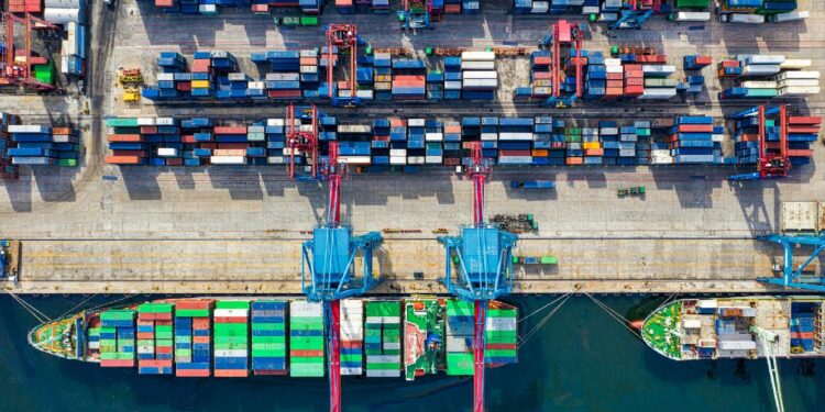 Trocas comerciais da China com PALOP sobem 22% para 12,3 mil milhões