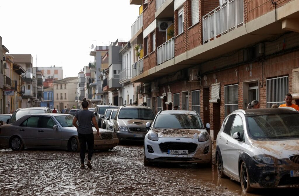 Casas inundadas e carros destruídos. As imagens do temporal em Espanha
