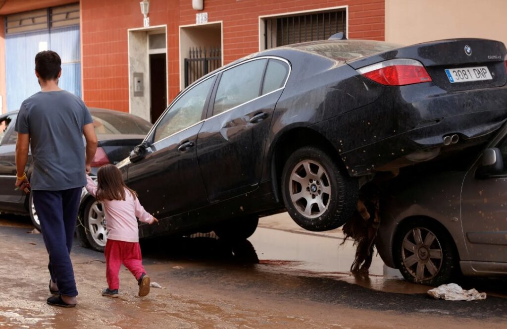 Casas inundadas e carros destruídos. As imagens do temporal em Espanha