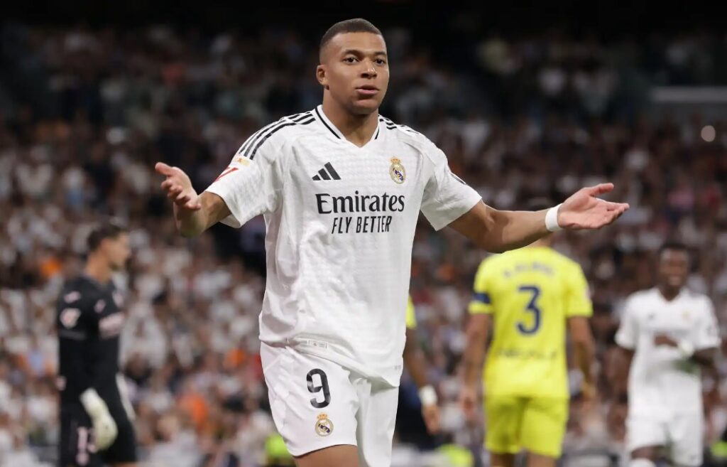 CR7 entre os mais comercializáveis do mundo (COM FOTOS) 18 CR7 entre os mais comercializáveis do mundo (COM FOTOS)