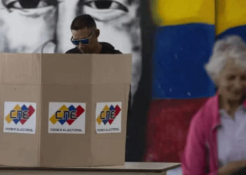 Parlamento português não reconhece Maduro nem González como vencedor das eleições na Venezuela