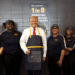 Trump trabalhou no McDonald's e há (muitas) imagens 31 Trump trabalhou no McDonald's e há (muitas) imagens