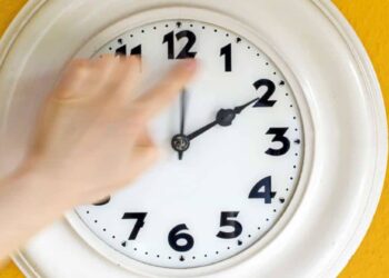 Mudança da Hora: O impacto secreto no seu corpo que ninguém lhe contou