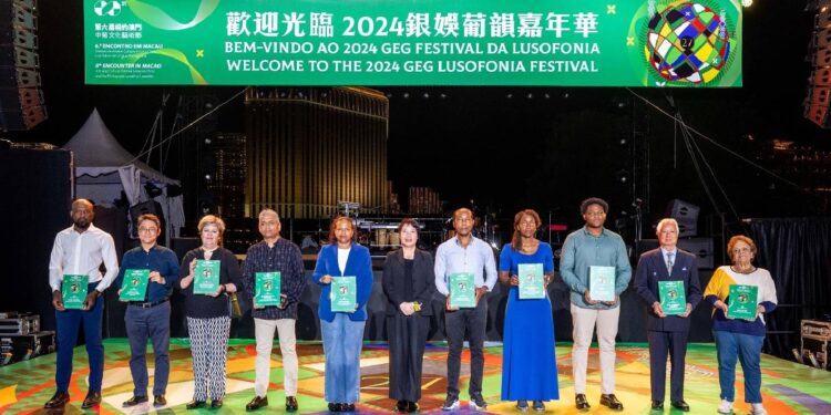 “Festival de Artes e Cultura entre a China e os Países de Língua Portuguesa” e “Festival da Lusofonia” promovem o intercâmbio cultural e artístico internacional 11 “Festival de Artes e Cultura entre a China e os Países de Língua Portuguesa” e “Festival da Lusofonia” promovem o intercâmbio cultural e artístico internacional