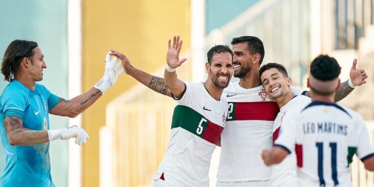 Portugal goleia Azerbaijão e segue para última ronda rumo ao Mundial de futebol de praia 11 Portugal goleia Azerbaijão e segue para última ronda rumo ao Mundial de futebol de praia