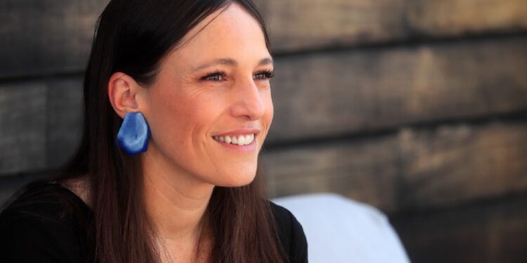 Carminho em digressão no Japão este mês