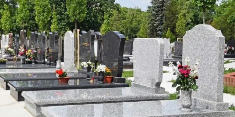 Cidades portuguesas fazem visitas guiadas a… cemitérios