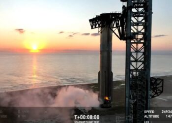 SpaceX testa com sucesso recuperação de foguetão enviado para o espaço