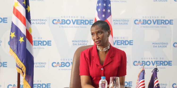 Ministra da Saúde de Cabo Verde vai ser galardoada com Prémio Especial Lusofonia