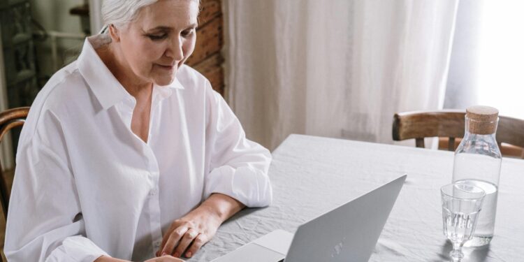 Tem 55 anos? Já pode pedir a pré-reforma. Eis o que tem de fazer