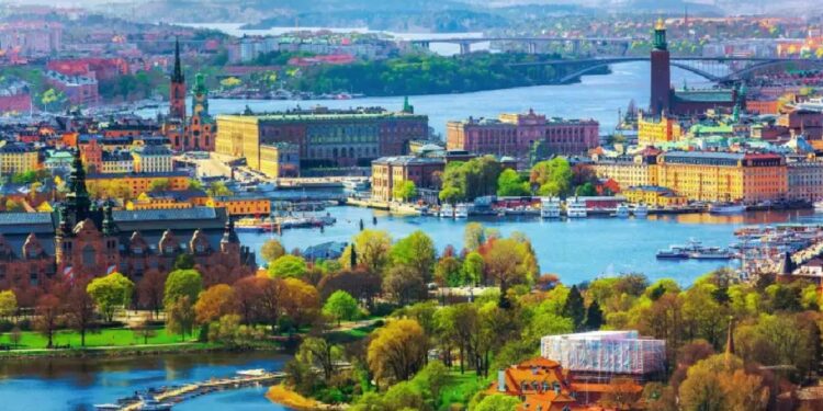 Governo da Suécia acusado de querer "ilegalizar a pobreza"