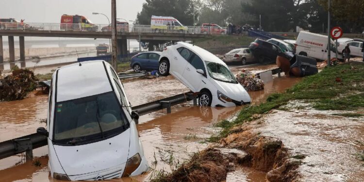 Sobe para 219 mortos e 93 desaparecidos o número de vítimas das cheias em Espanha 11 Sobe para 219 mortos e 93 desaparecidos o número de vítimas das cheias em Espanha