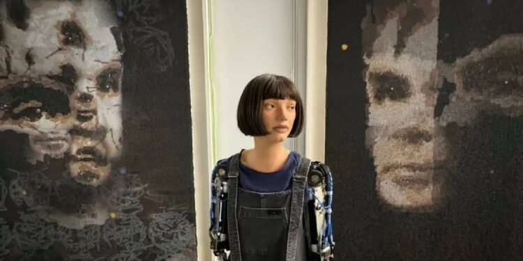 Primeira obra de arte feita por robô a ir a leilão vendida por um milhão