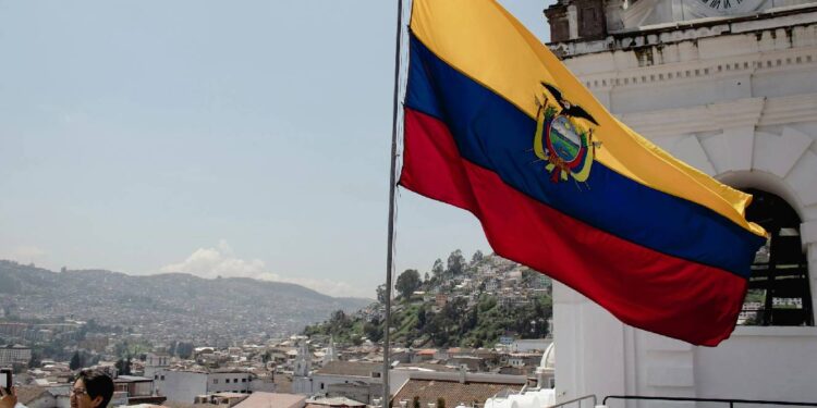 Marcelo reúne-se com comunidade portuguesa no Equador