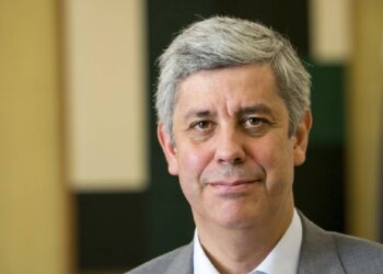 Centeno fala em “números enganadores” e diz que Portugal consegue reter licenciados 20 Centeno fala em “números enganadores” e diz que Portugal consegue reter licenciados