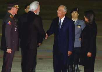 Marcelo aplaudido nas ruas do Equador antes da Cimeira Ibero-Americana 19 Marcelo aplaudido nas ruas do Equador antes da Cimeira Ibero-Americana