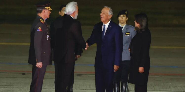 Marcelo aplaudido nas ruas do Equador antes da Cimeira Ibero-Americana 11 Marcelo aplaudido nas ruas do Equador antes da Cimeira Ibero-Americana