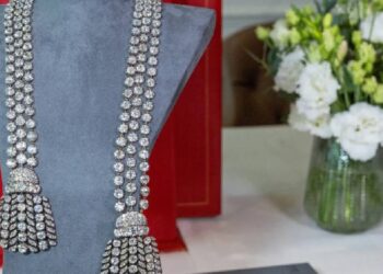 Colar de diamantes ligado a Maria Antonieta vendido por 4,5 milhões