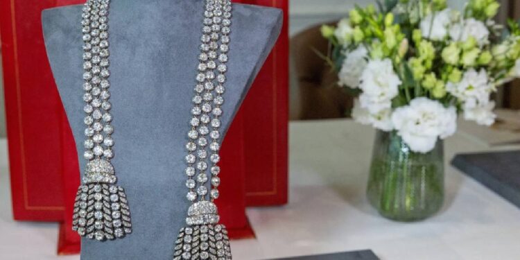 Colar de diamantes ligado a Maria Antonieta vendido por 4,5 milhões