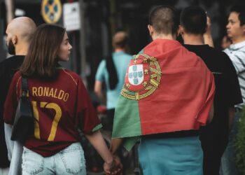 Comunidades portuguesas em França, Luxemburgo e Reino Unido mantêm-se entre as maiores 18 Comunidades portuguesas em França, Luxemburgo e Reino Unido mantêm-se entre as maiores
