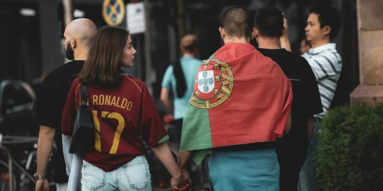 Comunidades portuguesas em França, Luxemburgo e Reino Unido mantêm-se entre as maiores