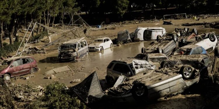 Sobe para 217 o número de mortos na região de Valência após as cheias 11 Sobe para 217 o número de mortos na região de Valência após as cheias