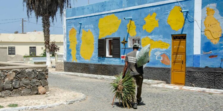 Cabo Verde com orçamento de 300 mil contos “para dar centralidade à diáspora” em 2025