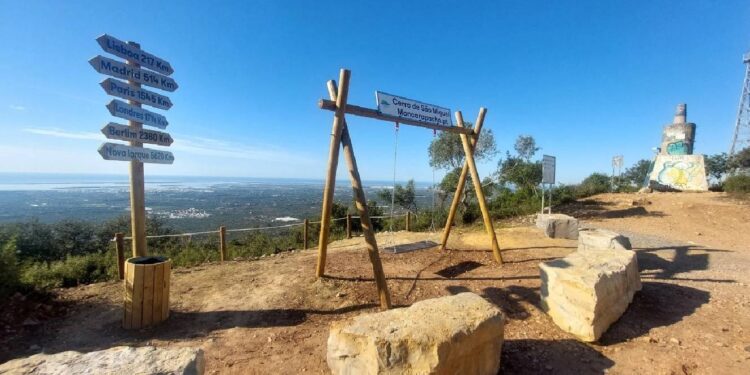 Há um novo baloiço panorâmico para conhecer no Cerro de São Miguel em Moncarapacho