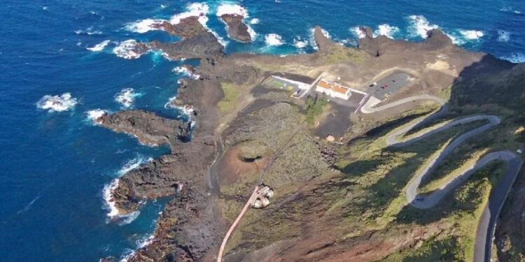 Esta praia termal portuguesa tem a água tão quente que chega aos 40ºC