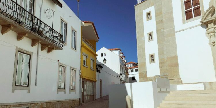 Casais só com um jovem até 35 anos excluídos da garantia pública 11 Casais só com um jovem até 35 anos excluídos da garantia pública