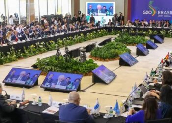 Montenegro despede-se da cimeira do G20 e encontra-se com portugueses 13 Montenegro despede-se da cimeira do G20 e encontra-se com portugueses